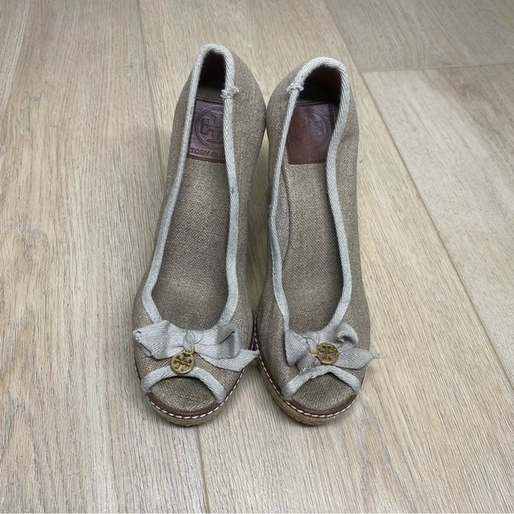 Tory Burch Tan Canvas Peep Toe Wedge Heels Size 7.5 - Picture 1 of 6